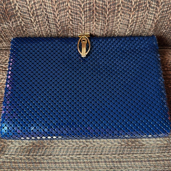 Source Unknown Handbags - Blue chain mail clutch with optional chain strap in great shape
